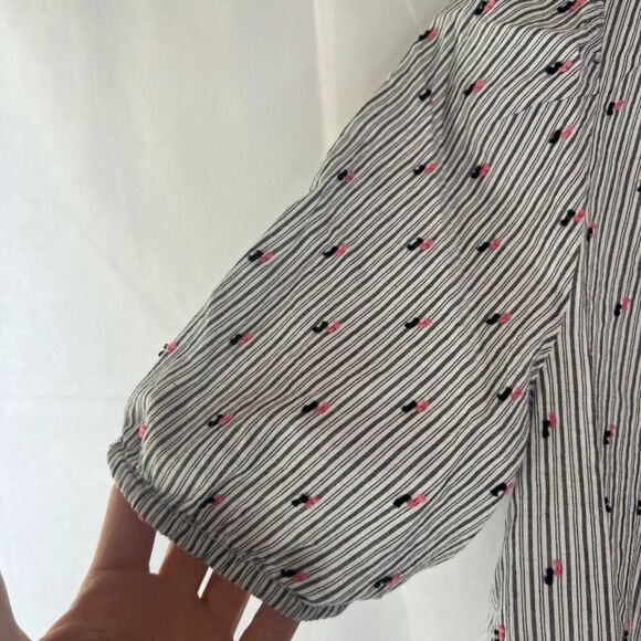 LOFT Short Sleeve Vneck Striped & Tufted 1/2 Button Front Blouse Size XS - Picture 3 of 7